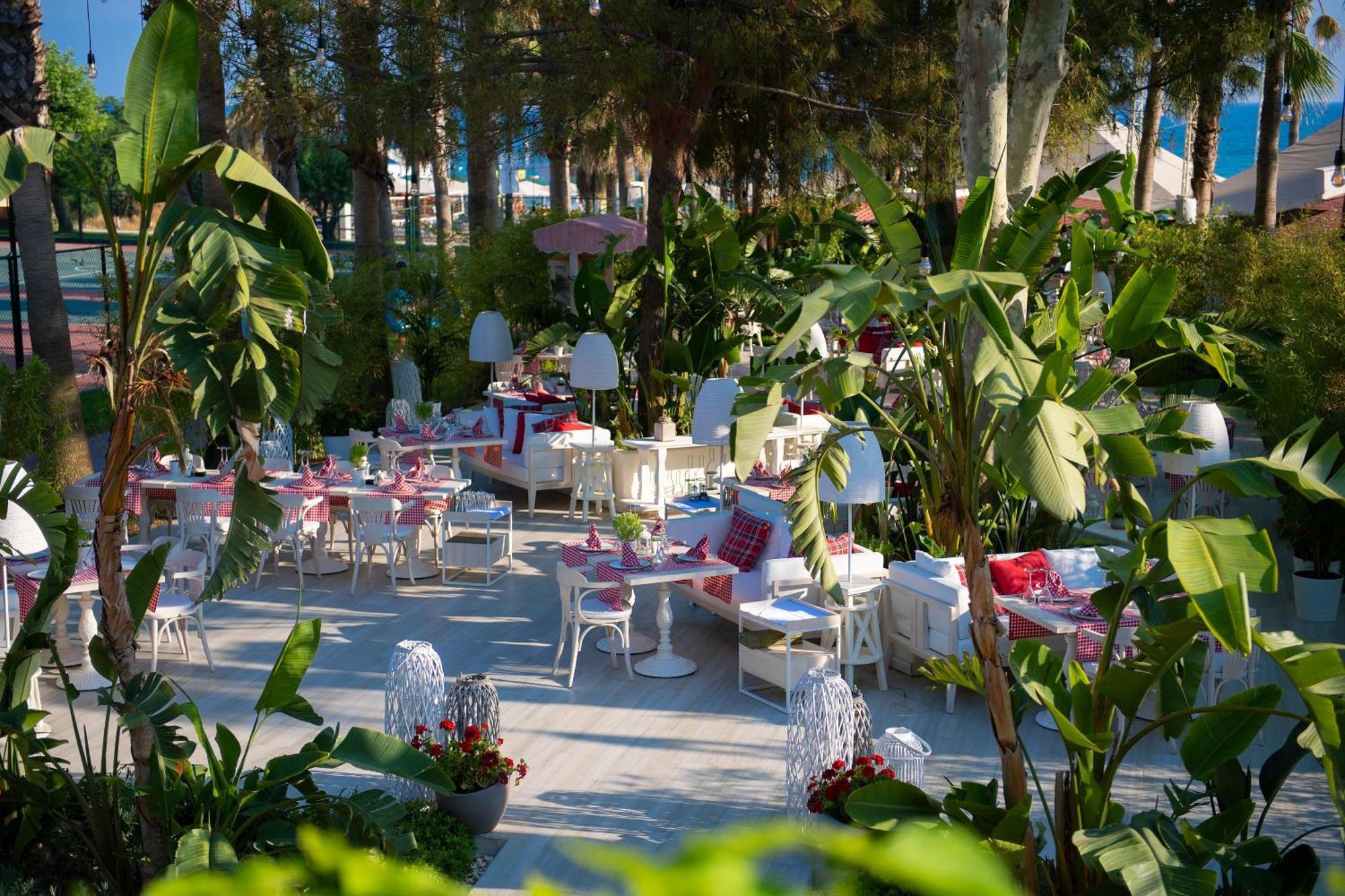 Miramare Beach Hotel Side Exterior photo