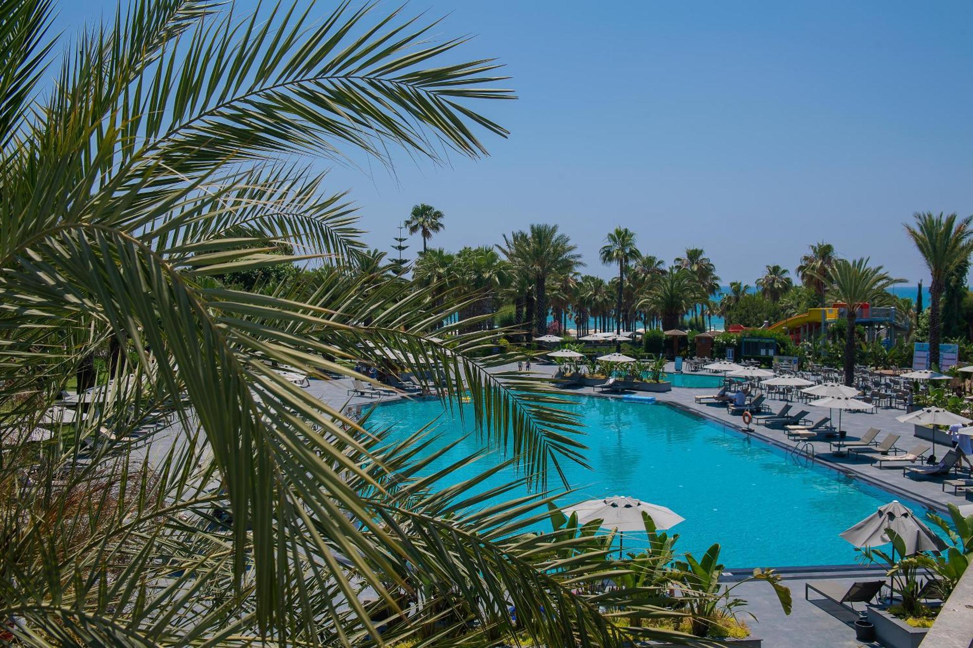 Miramare Beach Hotel Side Exterior photo